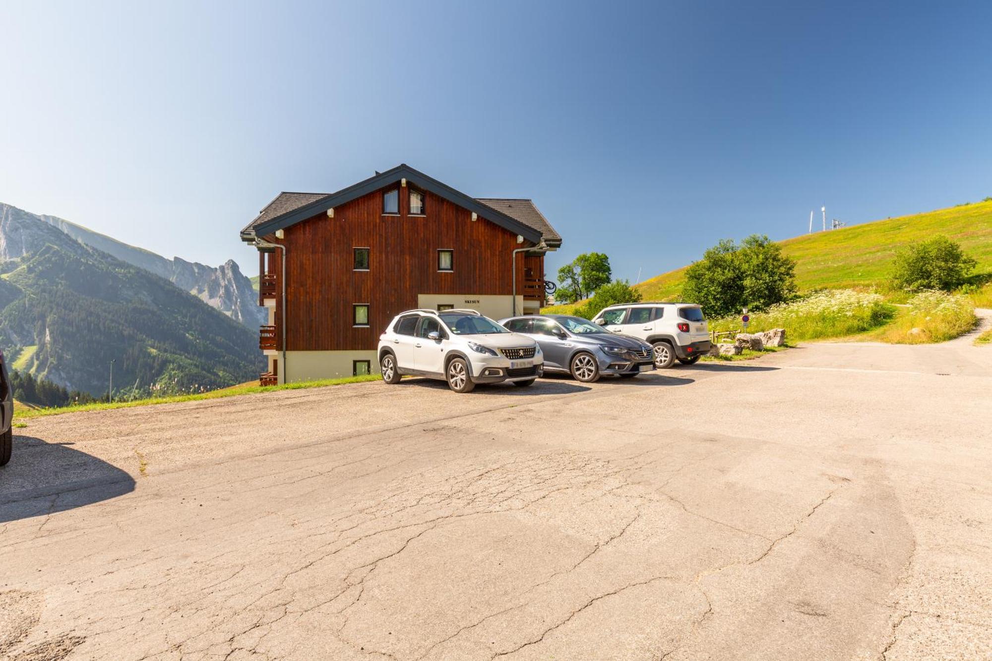 Aravis Apartment Манигод Екстериор снимка